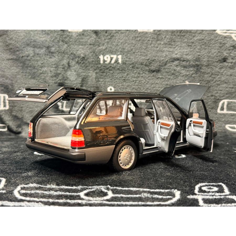 norev 1/18 Mercedes Benz 300D S124 Estate 1990 ブルーブラック