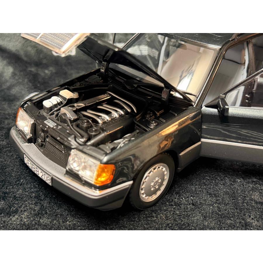 norev 1/18 Mercedes Benz 300D S124 Estate 1990 ブルーブラック