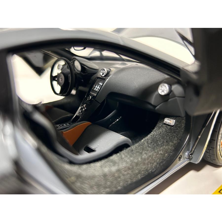 オートアート セール品 AUTOart 1/18 McLaren 675 LT 2016 chicane