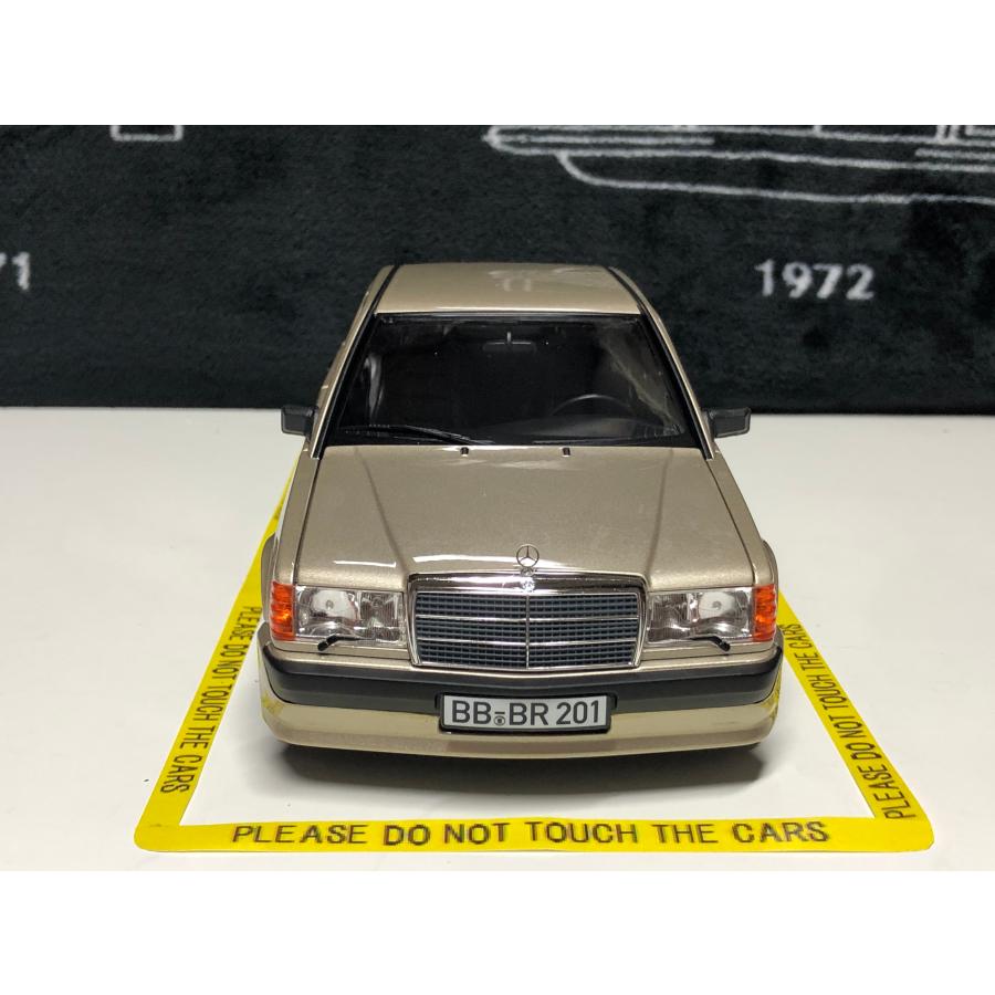 norev 1/18 Mercedes Benz 190 E 2.3 16V 1984 lightgold norev 1/18 Mercedes Benz 190 E 2.3 16V 1984 lightgold