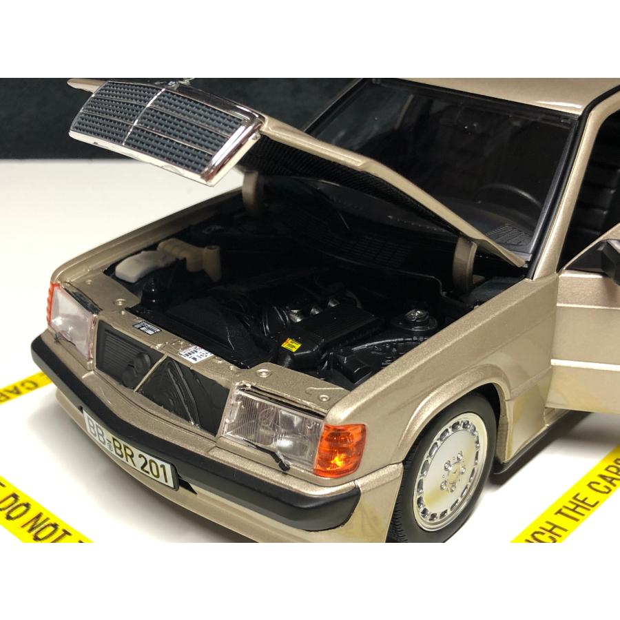 norev 1/18 Mercedes Benz 190 E 2.3 16V 1984 lightgold norev 1/18 Mercedes Benz 190 E 2.3 16V 1984 lightgold