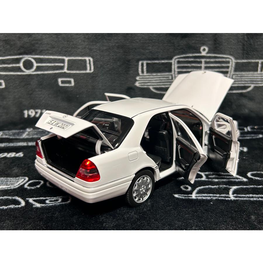 norev 1/18 Mercedes Benz C200 (W202) 1993-1996 Polar white