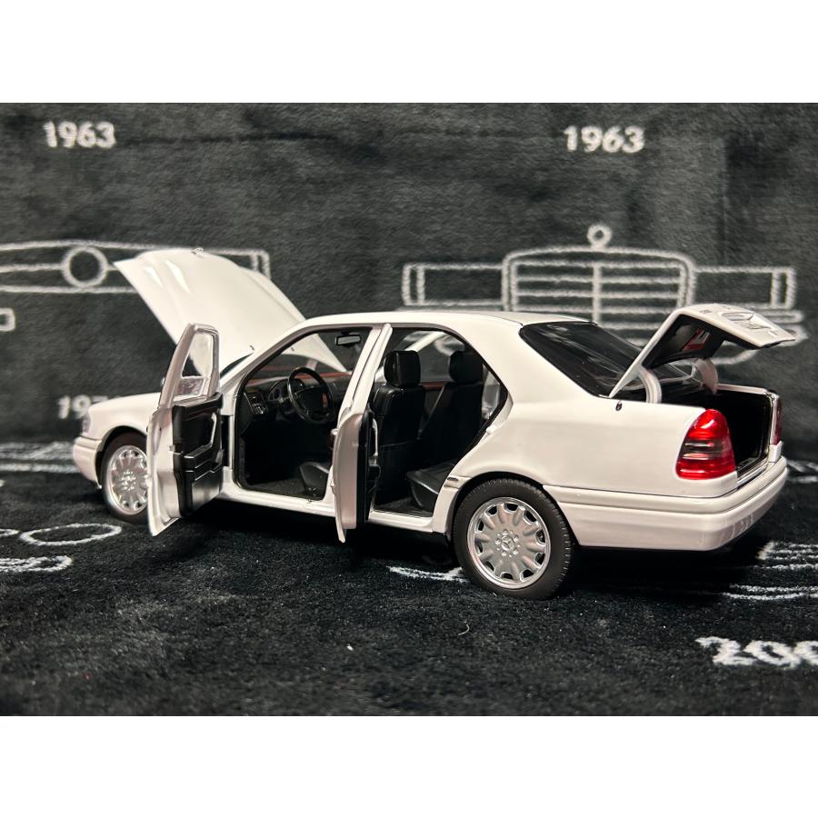 norev 1/18 Mercedes Benz C200 (W202) 1993-1996 Polar white