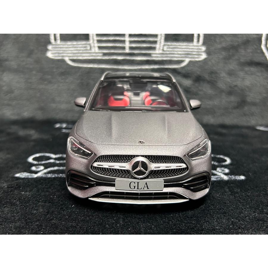 Z Models 1/18 Mercedes Benz GLA (H247) mountain gray Z Models 1/18 Mercedes Benz GLA (H247) mountain gray