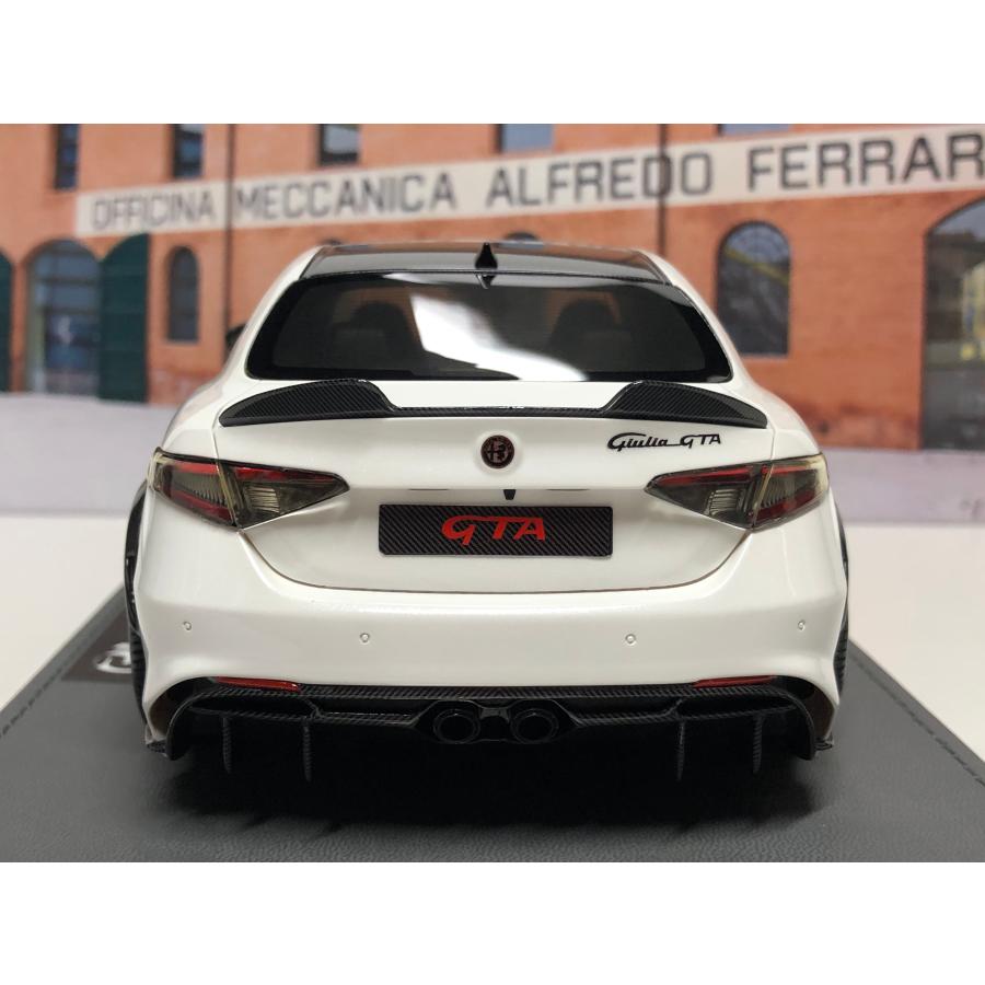 B.B.R BBR 1/18 Alfa Romeo Giulia GTA Bianco Trofeo red brakes