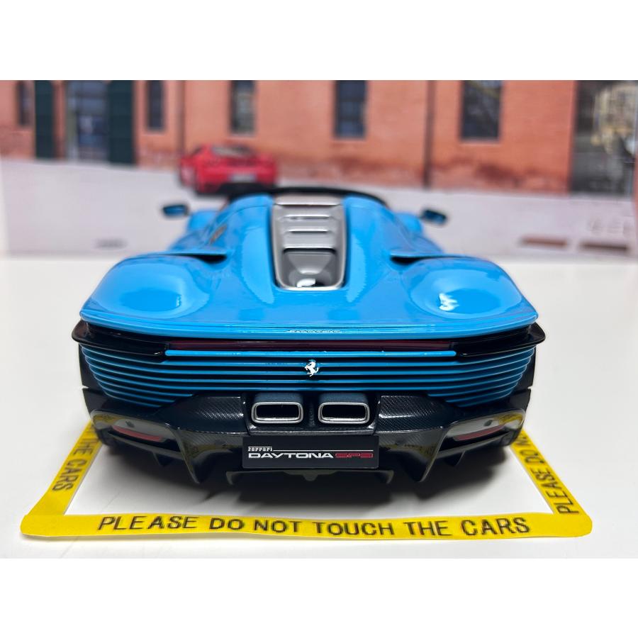 Bburago Burago signature 1/18 Ferrari Daytona SP3 closed Bburago Burago signature 1/18 Ferrari Daytona SP3 closed