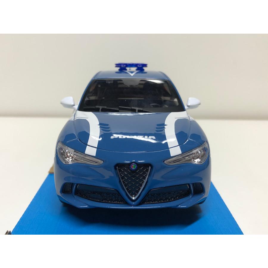 ブラーゴ　アルファロメオ156　1/24 パトカープラモ alfaromeo Bburago burago 1/24 ALFA ROMEO STELVIO POLIZIA 2017 現地限定