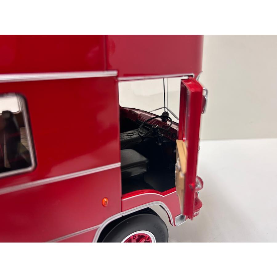 CMR 1/18 Fiat OM 150 Rolfo Ferrari race transporter 1967 CMR 1/18 Fiat OM 150 Rolfo Ferrari race transporter 1967