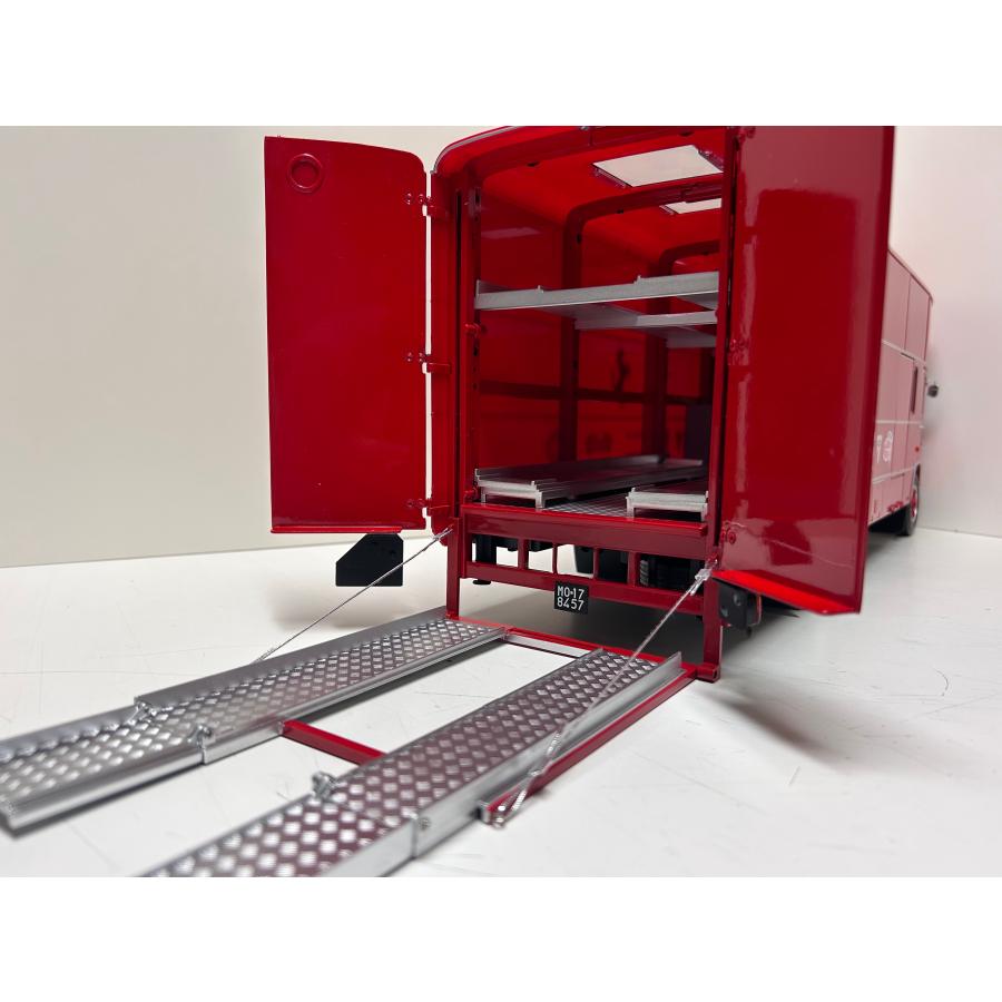 CMR 1/18 Fiat OM 150 Rolfo Ferrari race transporter 1967 CMR 1/18 Fiat OM 150 Rolfo Ferrari race transporter 1967