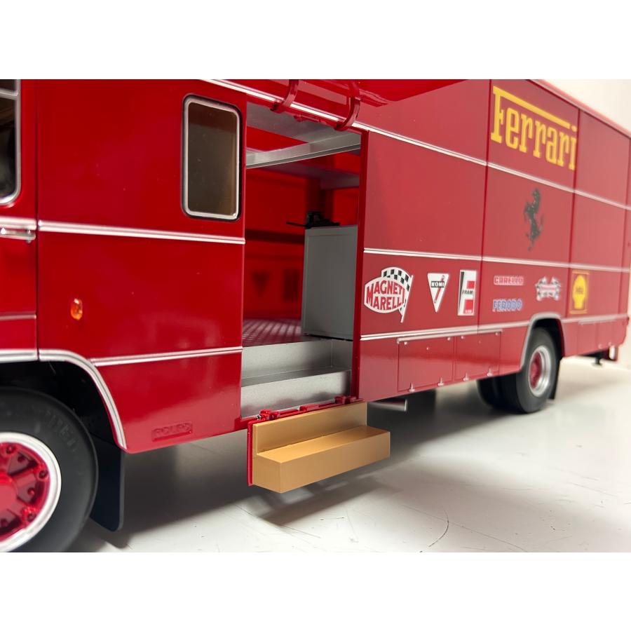 CMR 1/18 Fiat OM 150 Rolfo Ferrari race transporter 1967 CMR 1/18 Fiat OM 150 Rolfo Ferrari race transporter 1967