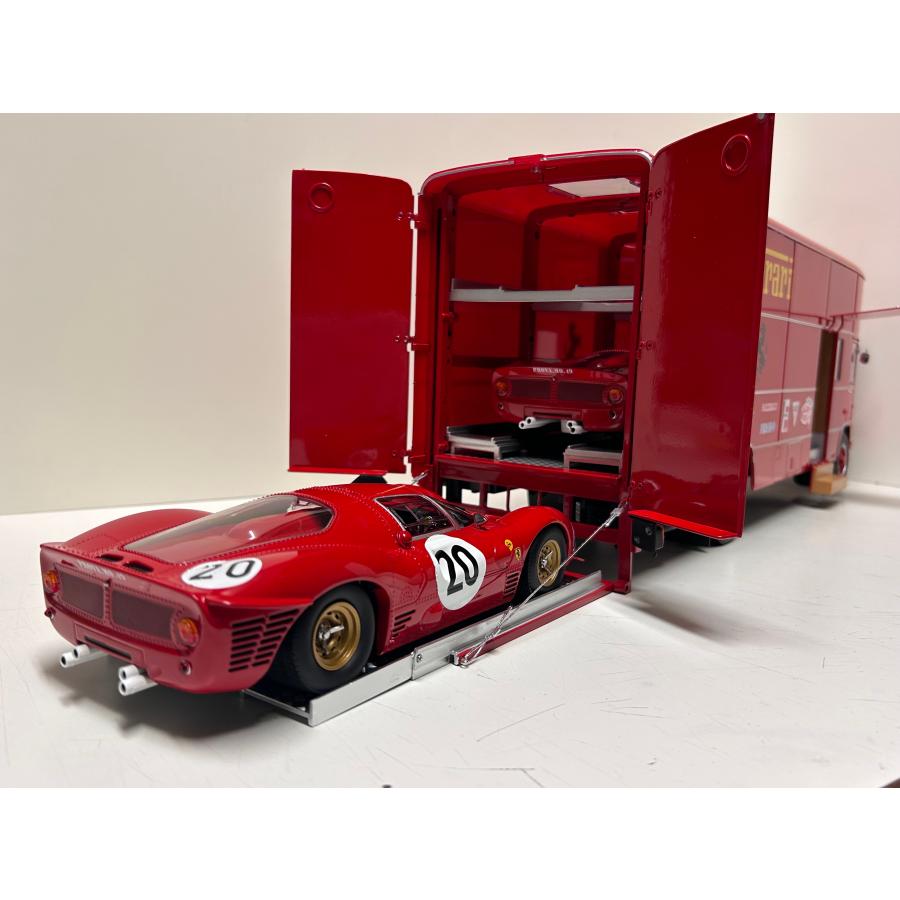 CMR 1/18 Fiat OM 150 Rolfo Ferrari race transporter 1967 CMR 1/18 Fiat OM 150 Rolfo Ferrari race transporter 1967