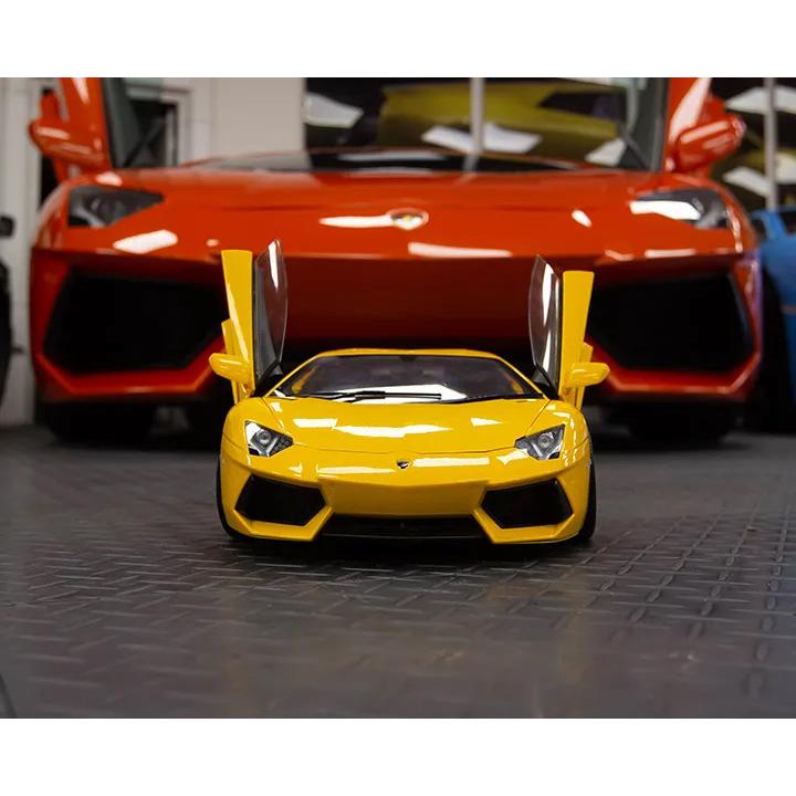 Pocher 1/8 Lamborghini Aventador LP 700-4 Giallo orion
