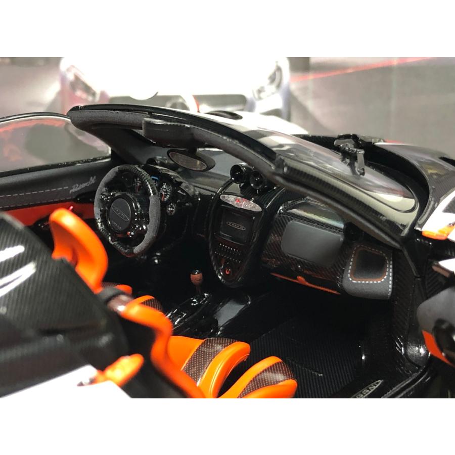 LCD Models 1/18 Pagani Huayra BC 2016 white/black パガー二