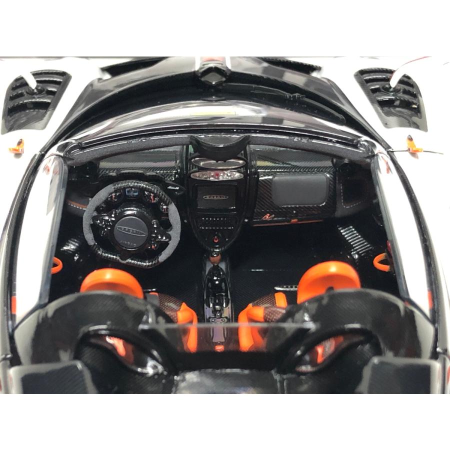 1/18 LCD Pagani Huayra パガーニウアイラBC Carbon LCD Models 1/18 Pagani Huayra BC 2016 white/black パガー二