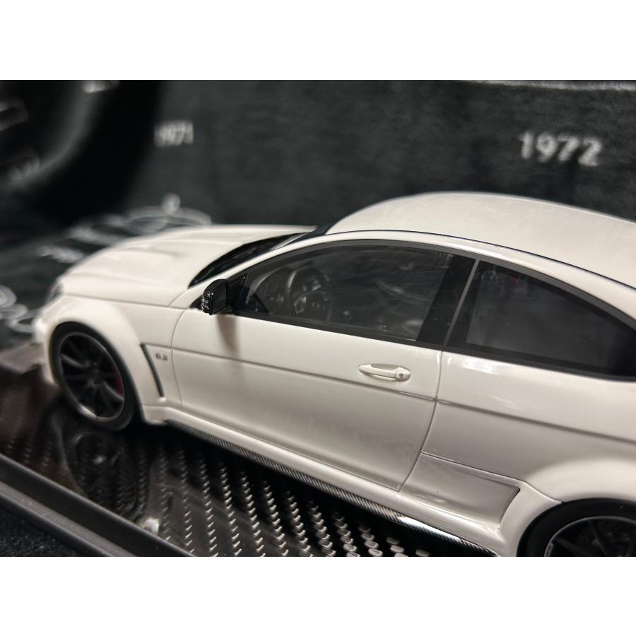 1/18 Mercedes Benz C63 AMG Black series ホワイトメタリック