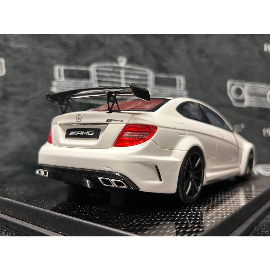 1/18 Mercedes Benz C63 AMG Black series ホワイトメタリック