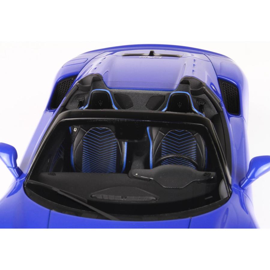 Maserati MC20 Cielo BBR Models 1/18 P18222MB Noir Mat avec vitrine