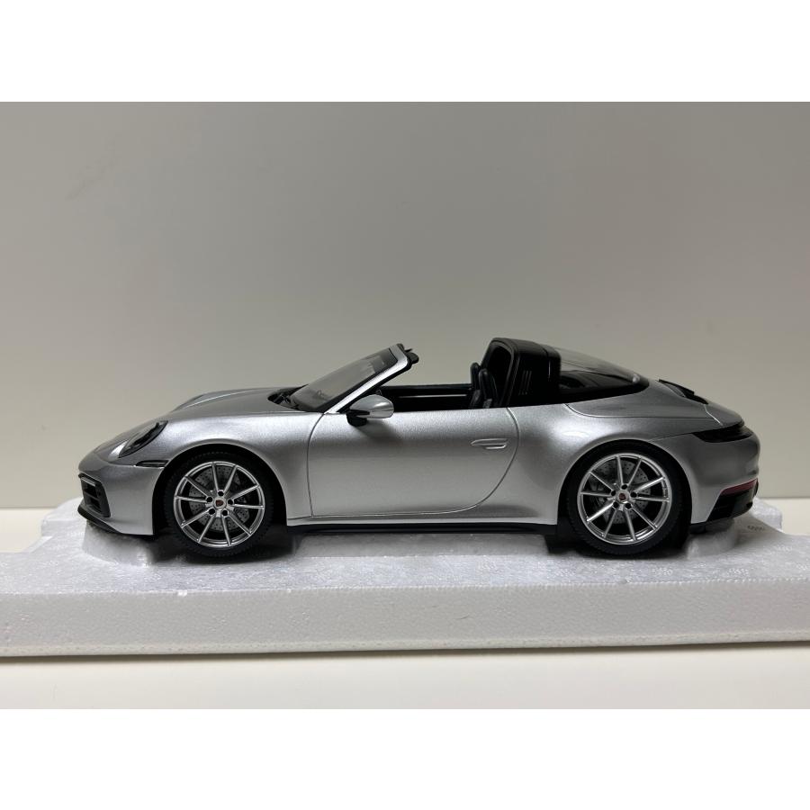 ミニチャンプス ポルシェ 911 Carrera 4 GTS 1/43 シルバー 1/43 Minichamps 2021 Porsche 911 (992) Carrera 4 GTS (Silver) Car
