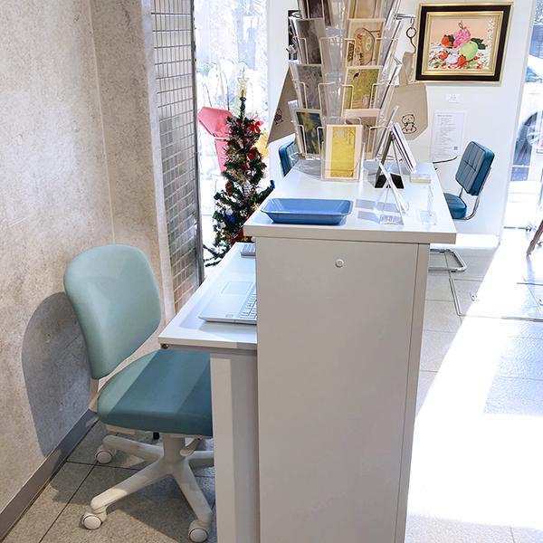 消毒・水拭きOK！上質の材質・表面強度で、受付カウンターおしゃれ W900×D450×H1000 クリニック RFHC-900(事業所様限定)の画像