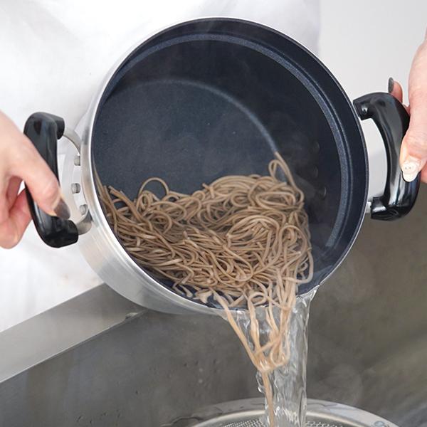 ambai 文化鍋 ガス火用 万能鍋 両手鍋 炊飯鍋 アルミ テフロン 直火 日本製の画像