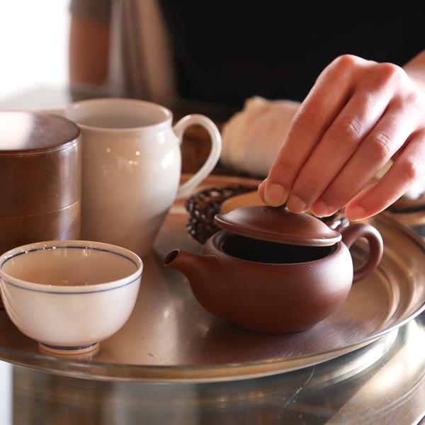 東屋 急須 小急須 後手 朱泥 常滑焼 茶 猿山修 ティーポット 茶器 陶器