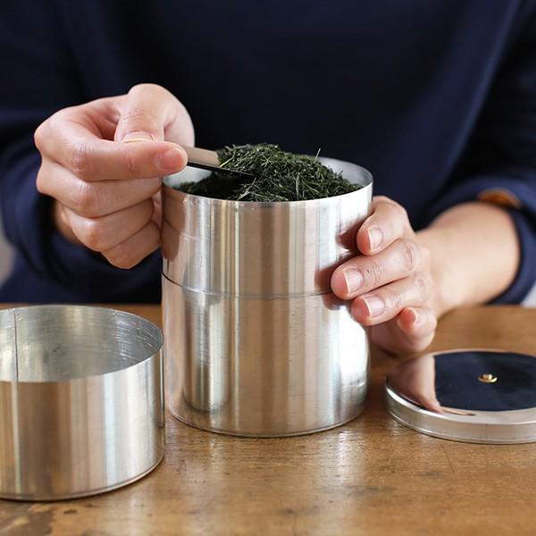 送料無料 茶筒 開化堂 ブリキ製 平型200g 国産一番荒茶50gセット 結婚