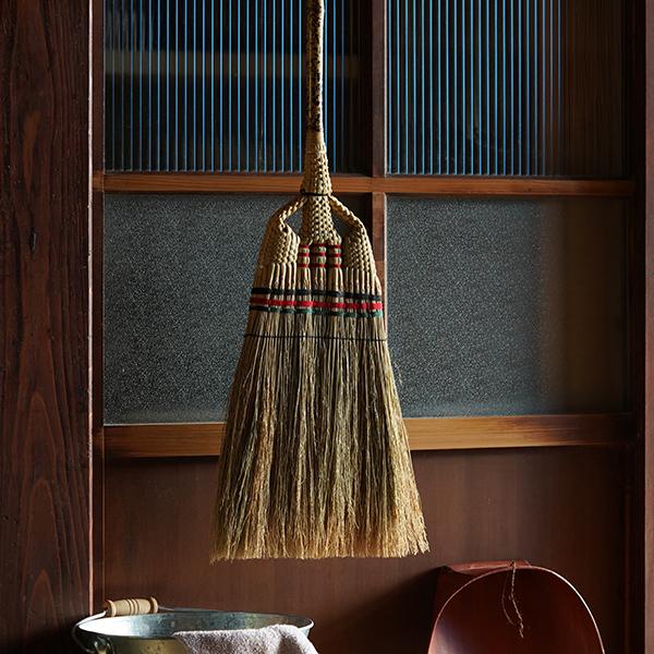 長柄箒 窓型 白木屋中村伝兵衛商店 座敷箒 ほうき 手編み : がらんどう