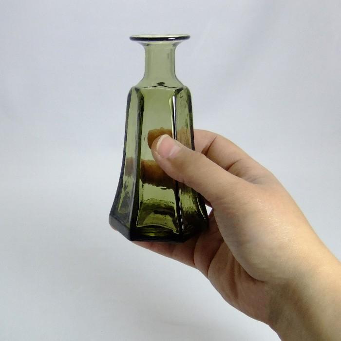 チェコ直輸入 ガラス職人手作りのフラワーベース 花瓶 CAM034 : ガラス