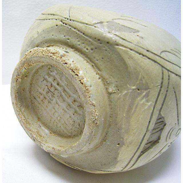 李朝粉青沙器掻落