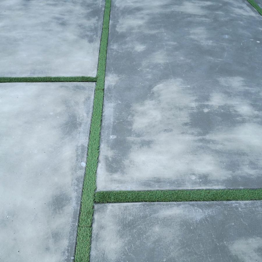 駐車場のコンクリート目地に！カット済み！超リアル人工芝　約8cm×250cm 楽天市場】人工芝 土間目地用 1枚 1m×幅46mm 芝高16mm 土間