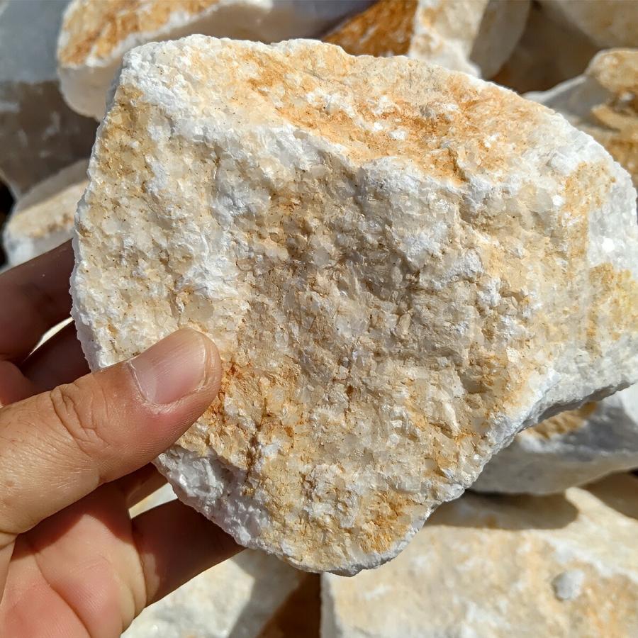 ロックガーデン 石 割栗石 庭石 庭 ガーデニング 砕石 砂利敷きエクステリア 外構 200kg 20kg×10 10-25cm ベージュロック 黄 ベージュ 大きい 造園 天然石 diy ロックガーデン