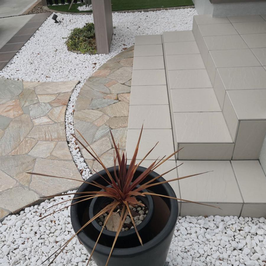 玉砂利 白 20kg×10 2-3cm 天然石 ガーデニング 2762 玉砂利 白 20kg×10 2-3cm 天然石 ガーデニング 2762