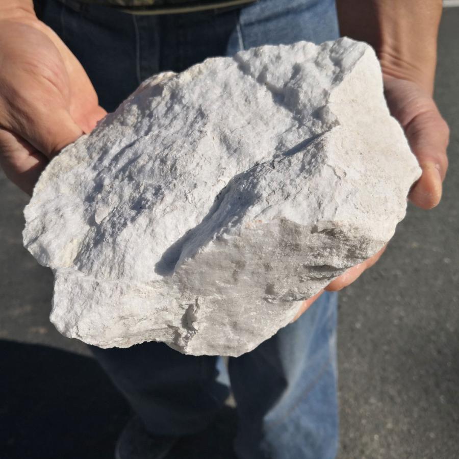 ［即日発送］ 庭石 割栗石 ロックガーデン 石 庭 ガーデニング 砕石 砂利敷き エクステリア 外構 400kg 20kg×20 10-25cm ホワイトロック 白 ホワイト 造園 天然石 花壇 自然 【HO7604551125】(26800円)