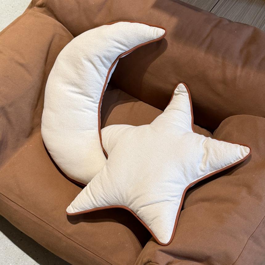 ferm LIVING ファームリビング Moon Cushion 月のクッション  北欧 クッション おしゃれ 北欧雑貨 かわいい 中身 付き インテリアの画像