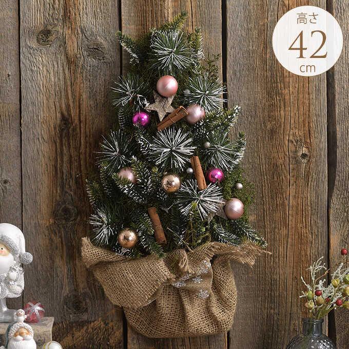 壁掛け クリスマス ツリー 北欧 壁掛けツリー 針葉樹とパープルボール 高さ42cm クリスマス雑貨 スワッグ 飾り Pg ガーデン用品屋さん 通販 Yahoo ショッピング