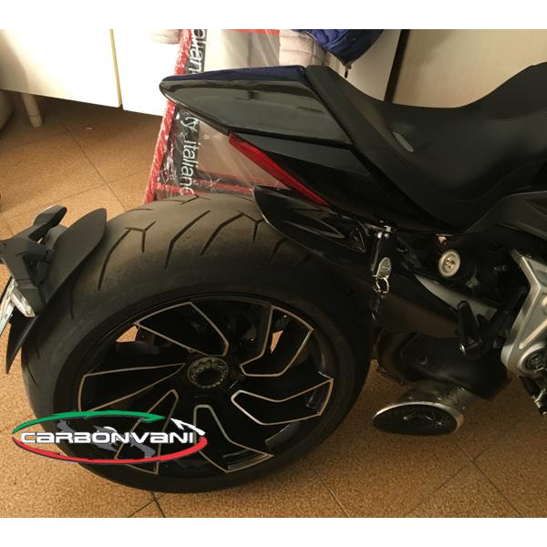 Xディアベル用:タンデムシートカバー: カーボン製・CARBONVANI Xディアベル用:タンデムシートカバー: カーボン製・CARBONVANI