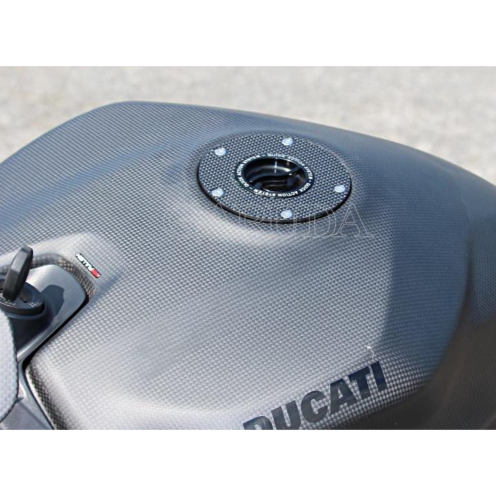 TDFP06 TWM Special Compornents製【フラット・カーボン】タンクキャップクイック DUCATI,MV Agusta,aprilia.KTM RC8の画像