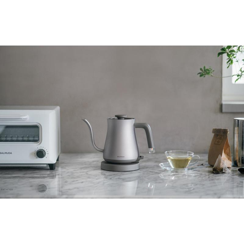 新品未使用 BALUMUDA The Pot 電気ケトル シルバー バルミューダ、“小さくて美しい”「BALMUDA The Pot」の新色