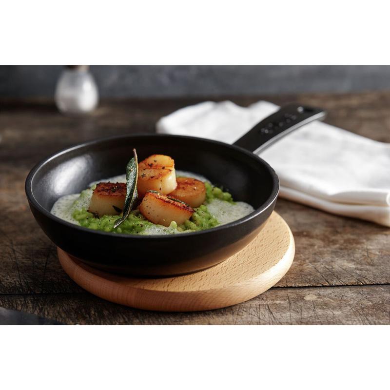 日本国内正規品 生涯保証シリアルナンバー付 ストウブ staub スキレット 16cm ブラック 40501-142の画像