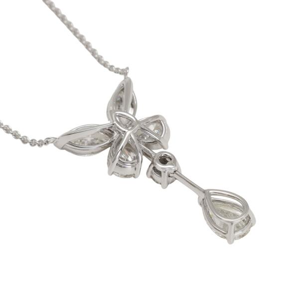 綺麗な流れような曲線　１８Ｋホワイトゴールドネックレスペアシェイプダイヤ３個付き Serti sur Vide ペンダント ペアシェイプ ダイヤモンド3石