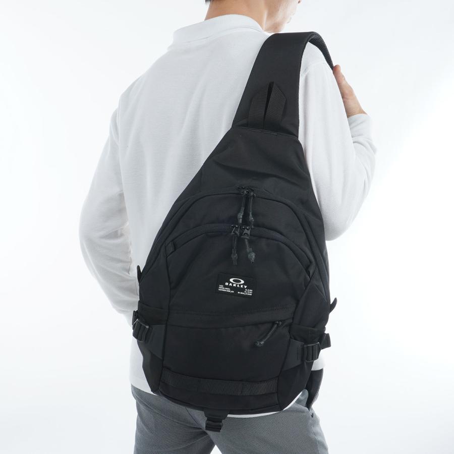オークリー　OAKLEY ESSENTIAL SHOULDER BAG 8.0 Oakley ESSENTIAL SHOULDER BAG 8.0 (83C) RAVEN Tote Bag, (83C