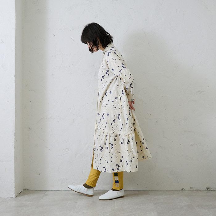 Emago コットンリネンレモンとオレンジ総柄刺繍ワンピース ホワイト