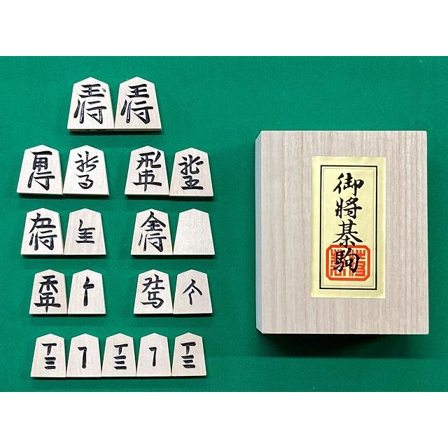 新品】木製将棋駒 新槙彫・略字の彫駒 桐箱入 新品 : ゲキヤスショップ