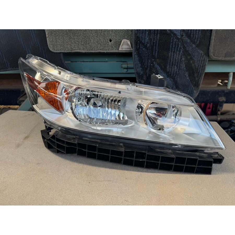 ホンダ ストリーム X 中期 (RN6) 純正 良品 右 ヘッドライト HID