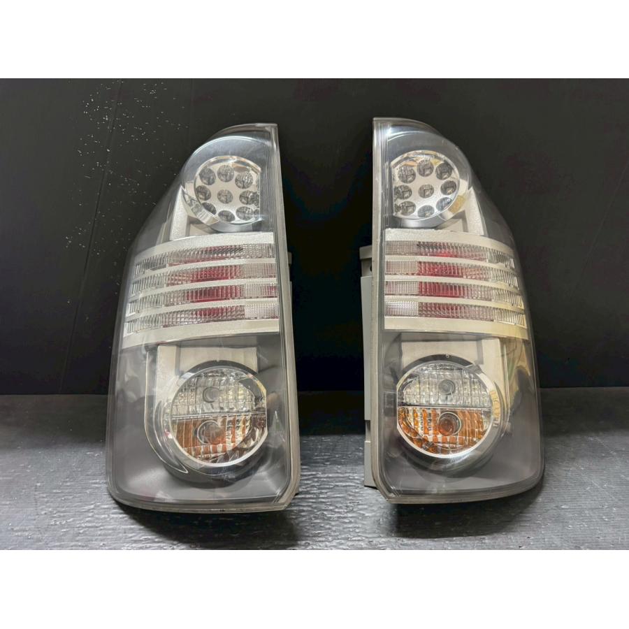 トヨタ ヴォクシーZRR70/ ZRR75 左右テールランプセット トヨタ 70系 ノア ヴォクシー 純正 テールランプ 左右セット ZRR70