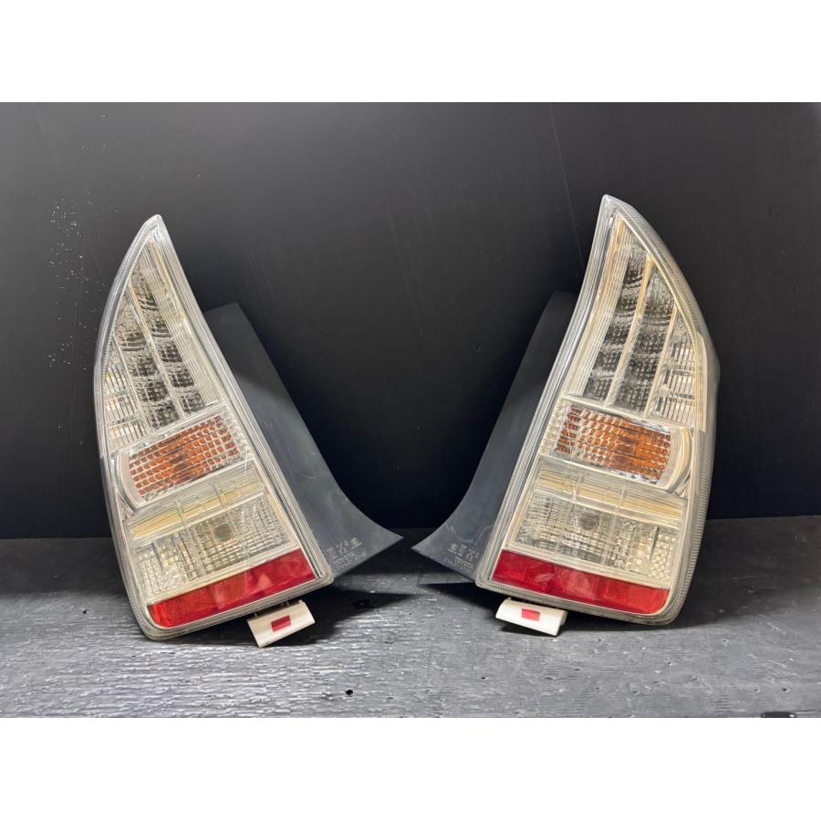 トヨタ 30 プリウス 前期 (ZVW30) 純正 左右 セット テールランプ LED