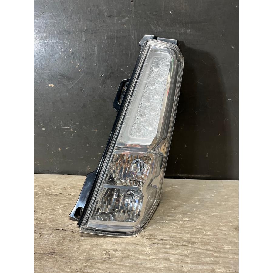 ワゴンR スズキ 34 スティングレー (MH34S) 純正 右 テールライト LED
