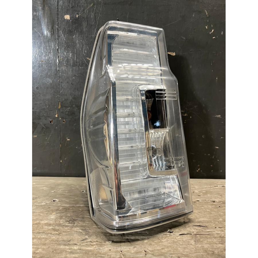 ダイハツ 600 タント カスタム (LA600S) 純正 左 テール ランプ LED