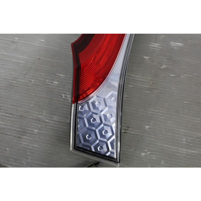 フィット ハイブリッド 前期 (GP5) Fit 純正 スタンレー 左テール