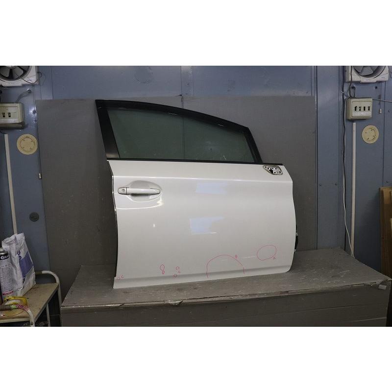 30 プリウス(ZVW30) 純正 破損無 取付OK 右前フロントドアパネル